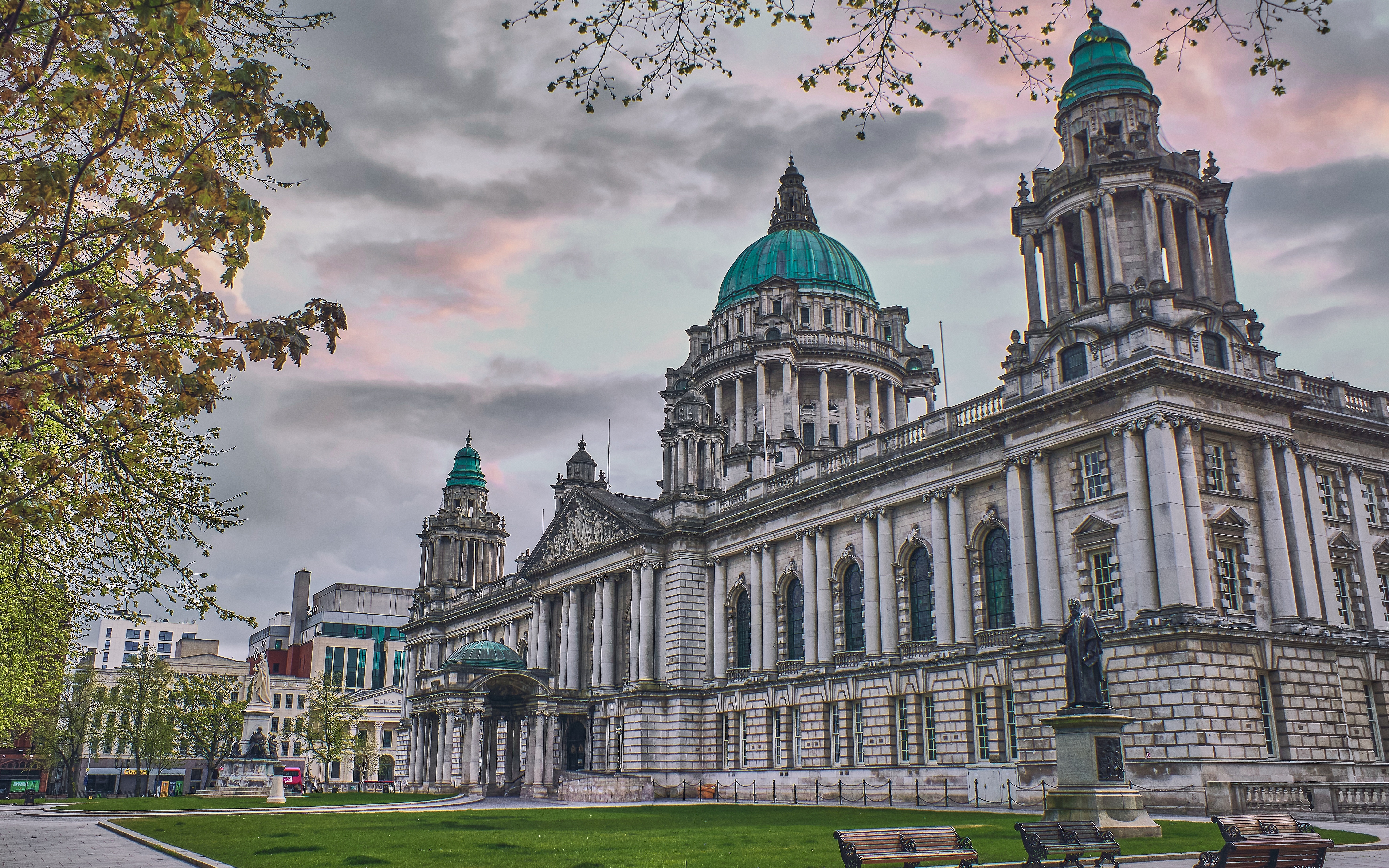 Queens Belfast University invites students for summer program